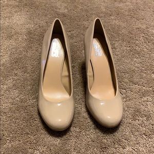 Super cute Tan Heels In good condition no Scuffs
